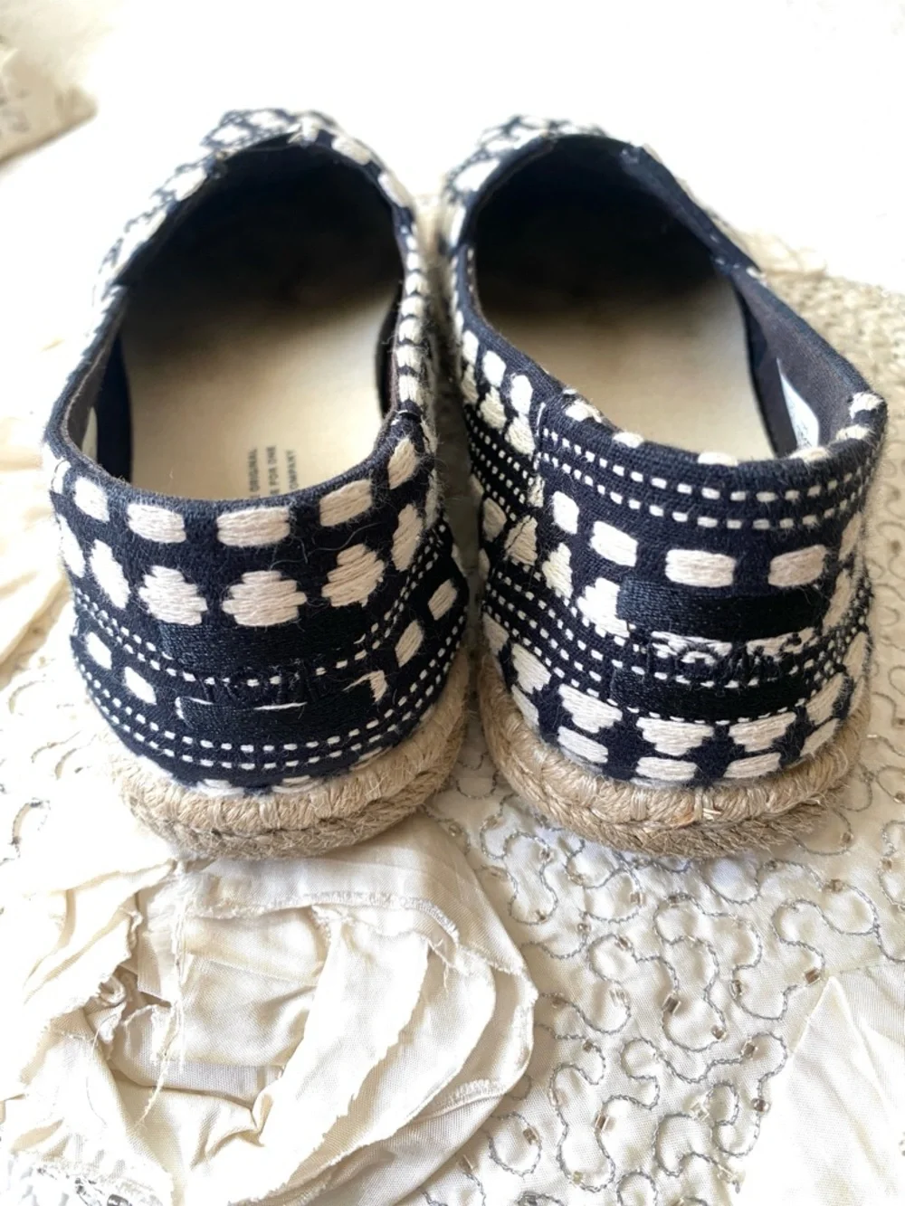 TOMS Black And White Patterned Slip On Casual Summer Espadrilles Size 7.5